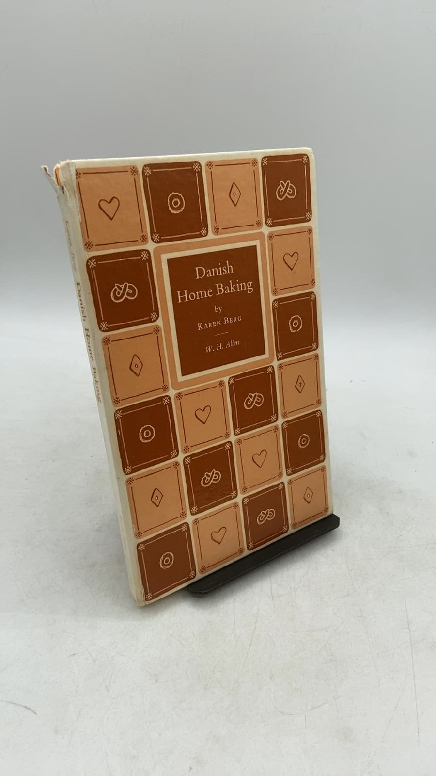 Danish Home Baking by Kaj Viktor and Kirsten Hansen (compiled by); Karen Berg (edited by) - front cover