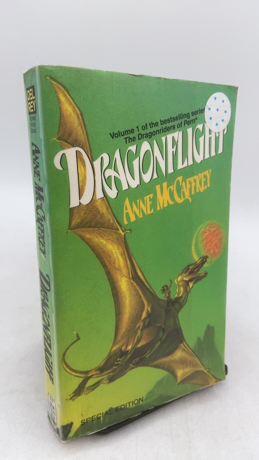 Dragonflight by Anne McCaffrey - front cover
