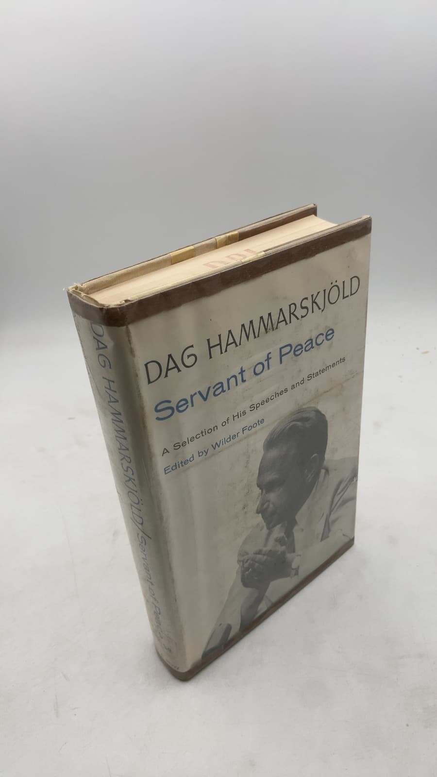 Servant of Peace: A Selection of the Speeches and Statements of Dag Hammarskjöld by Dag Hammarskjöld (Edited by Wilder Foote) - front cover
