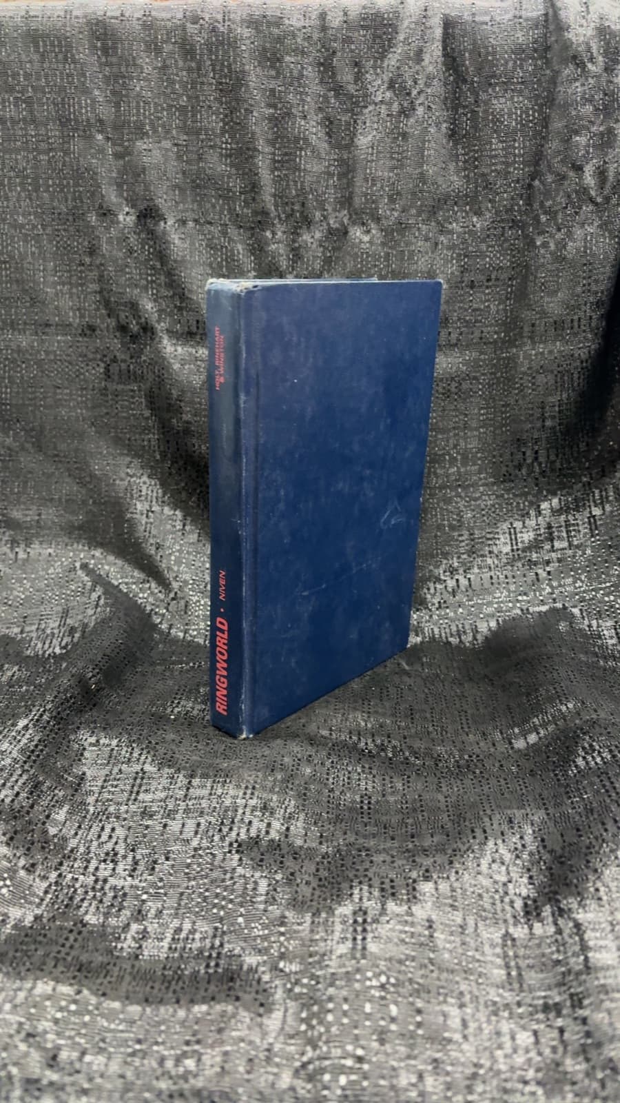 Ringworld by Larry Niven - front cover