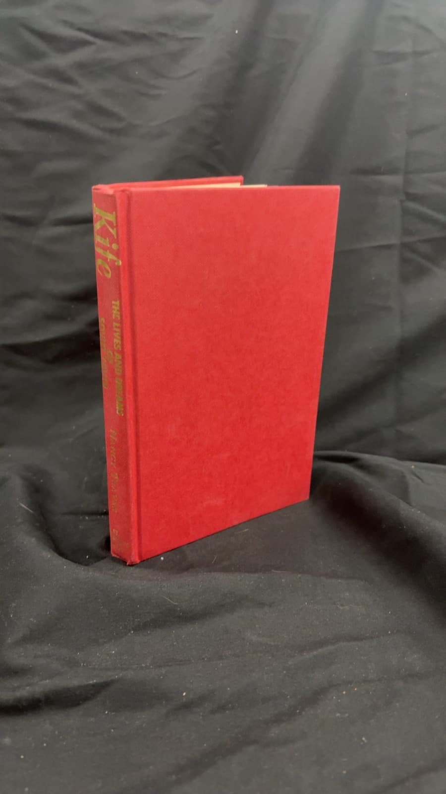 Kife: The Lives and Dreams of Soviet Youth by Nancy Traver - front cover