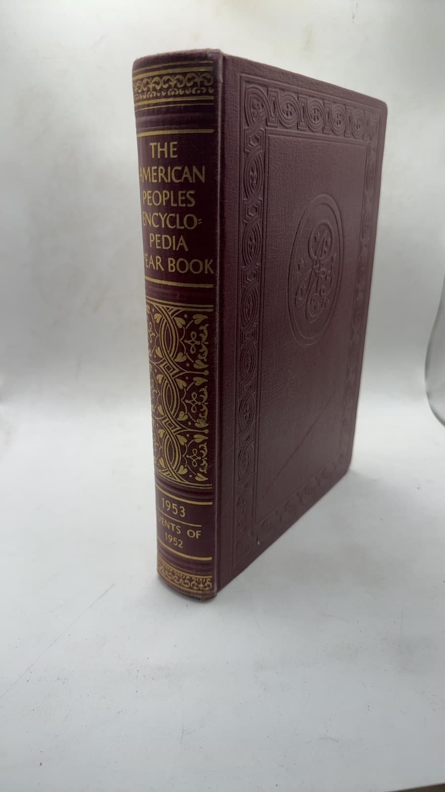 The American Peoples Encyclopedia Yearbook: Events and Personalities of 1952 by Compiled by the Staff of The American Peoples Encyclopedia - front cover