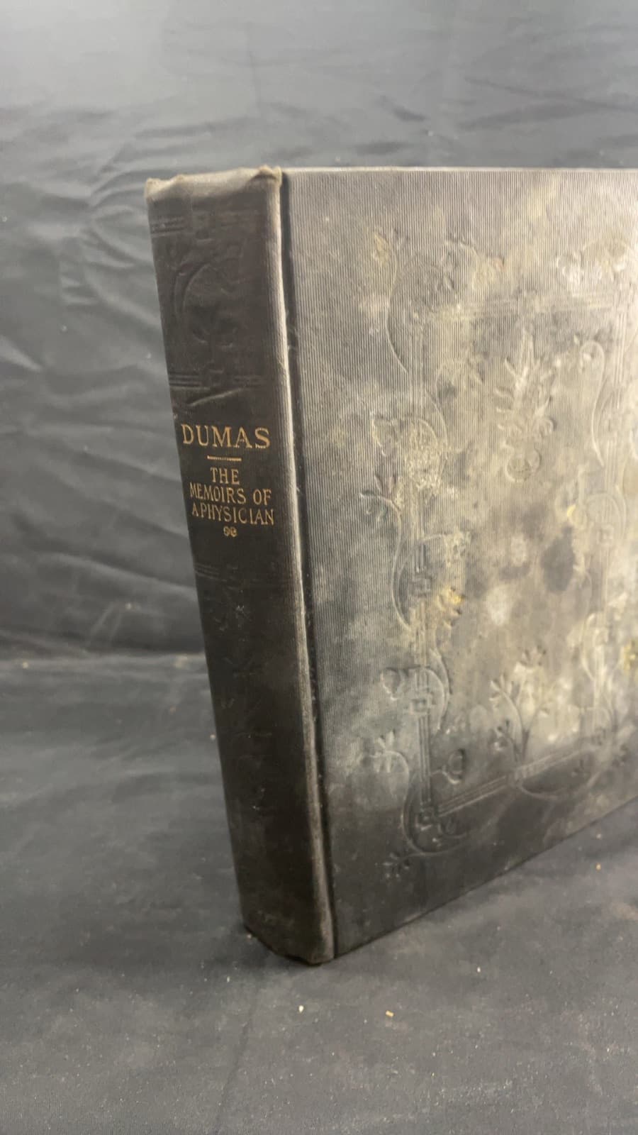 The Memoirs of a Physician by Alexandre Dumas - front cover