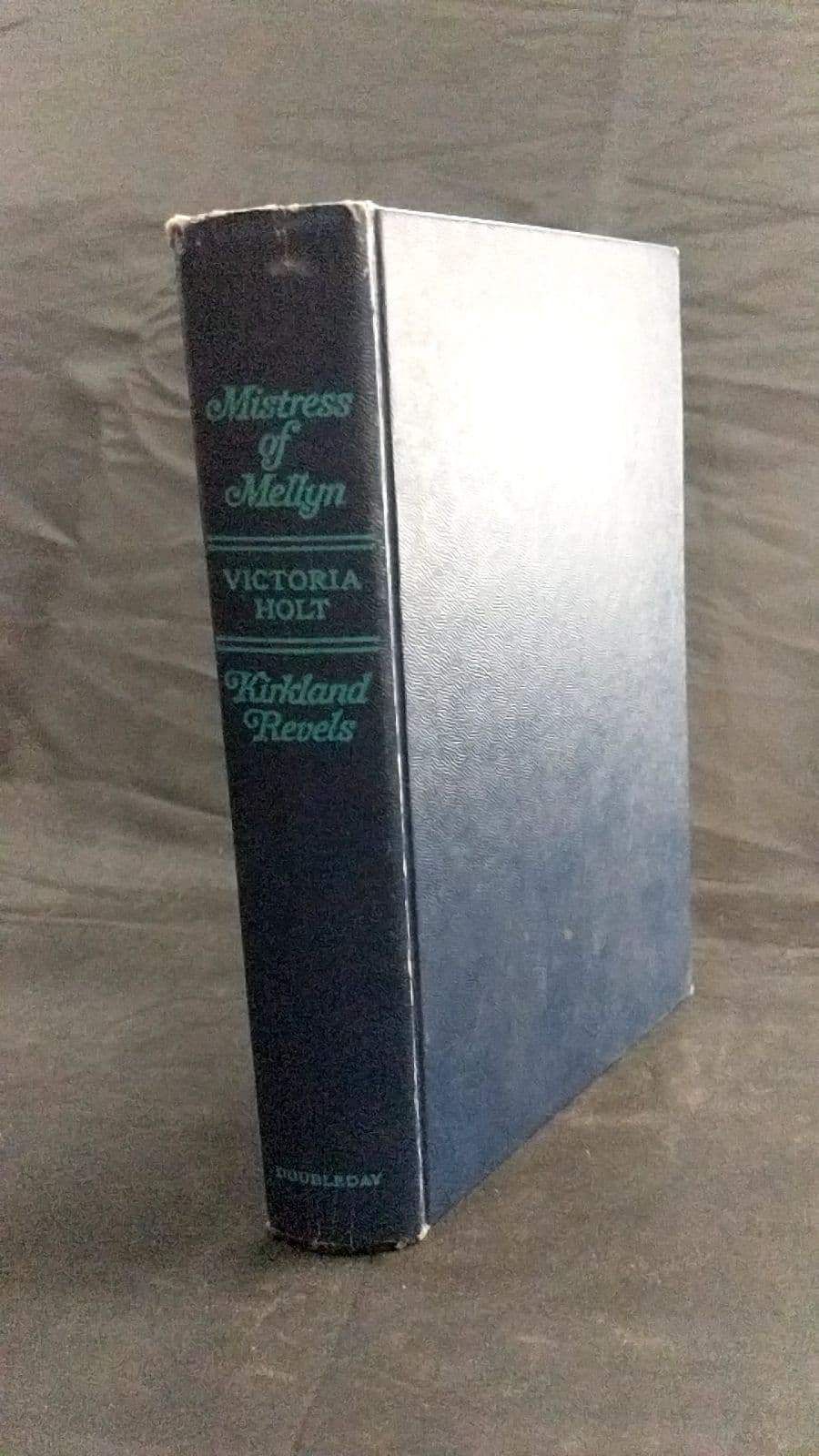 Mistress of Mellyn and Kirkland Revels by Victoria Holt - front cover