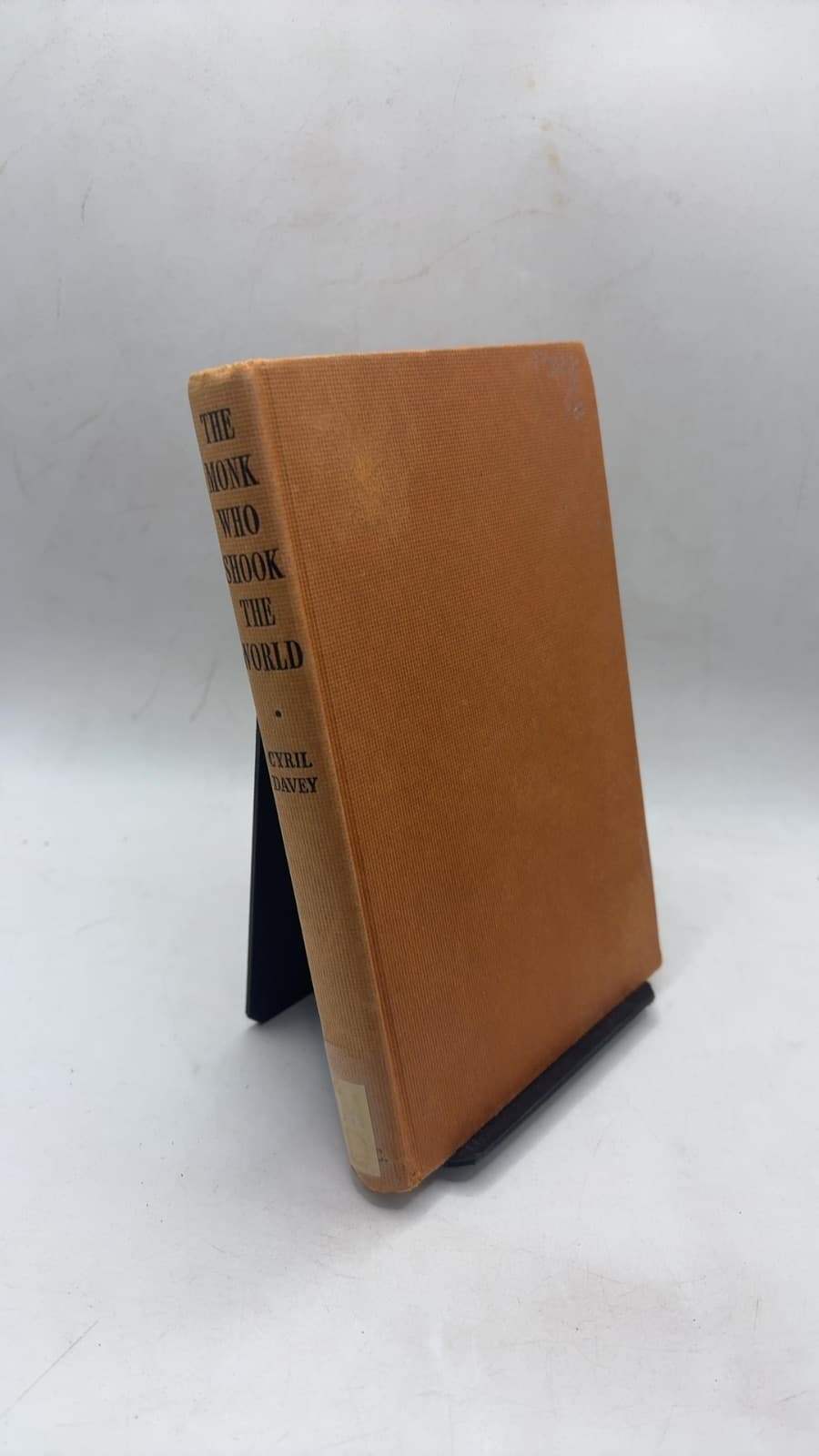 THE Monk WHO Shook THE World by Cyril Davey - front cover