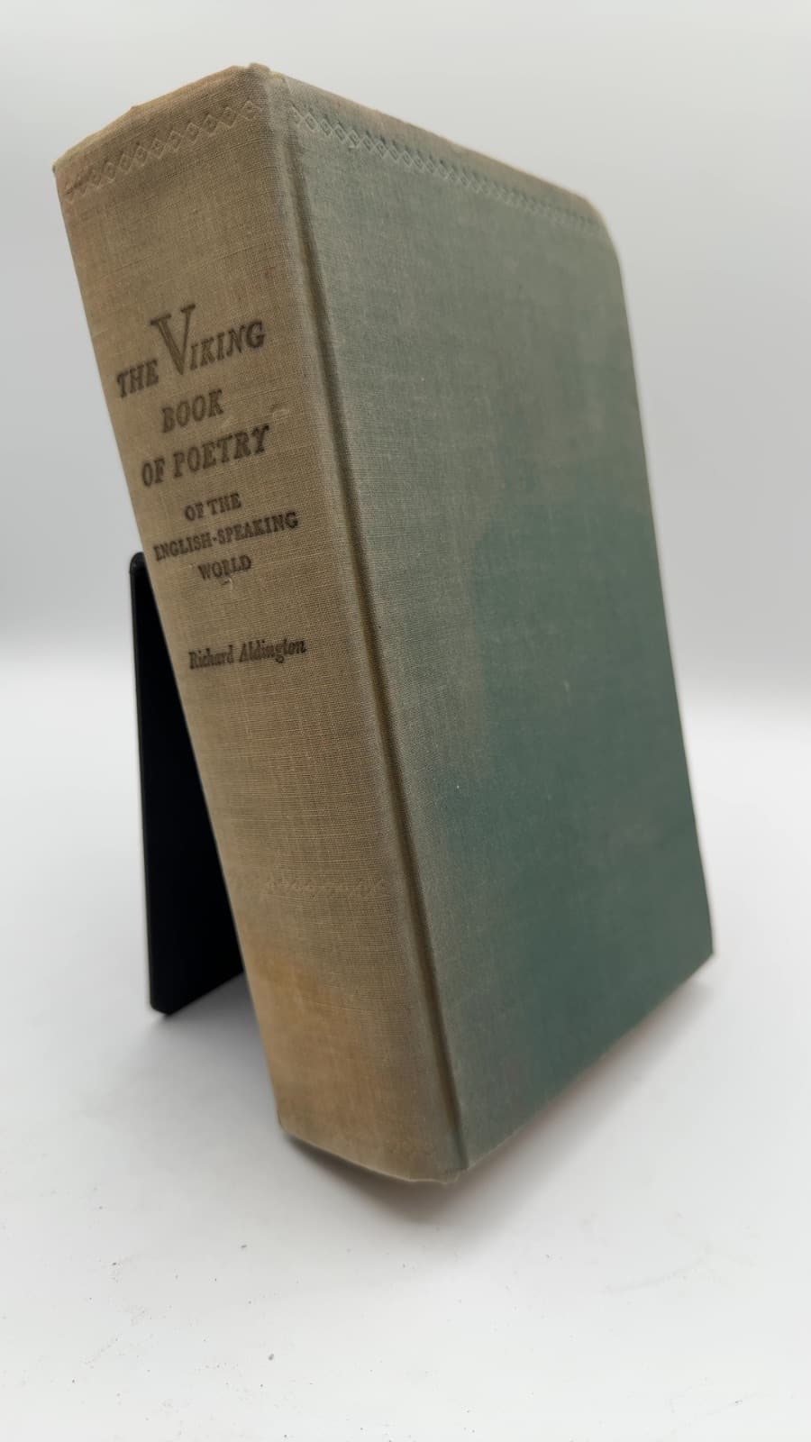 The Viking Book of Poetry of the English-Speaking World by Richard Aldington - front cover