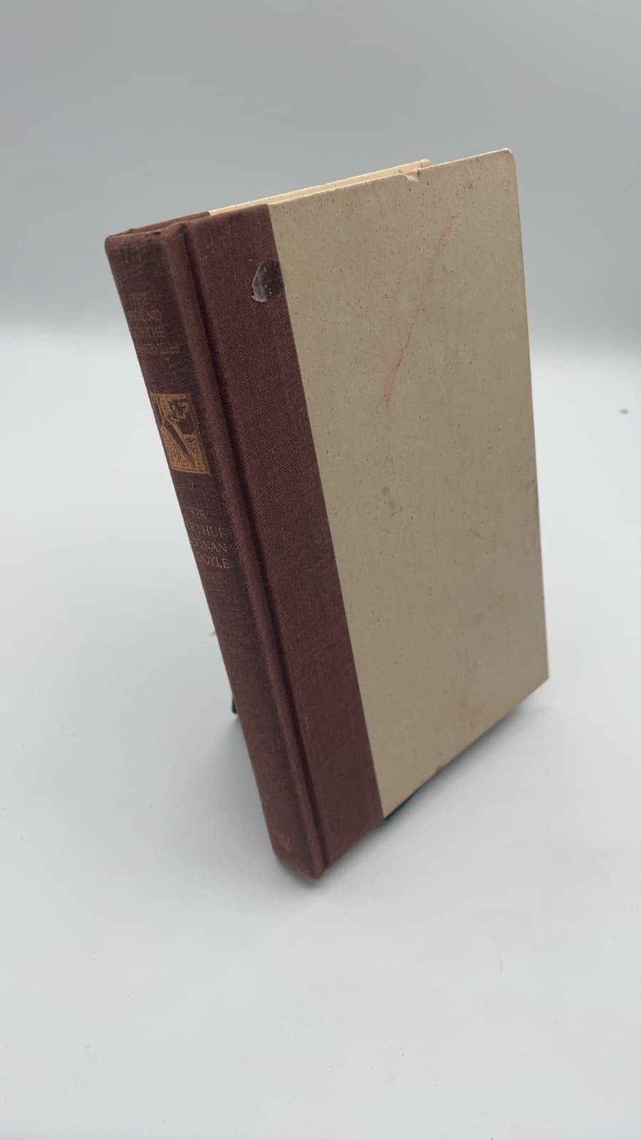 THE Hound OF THE Baskervilles by SIR Arthur Conan Doyle - front cover