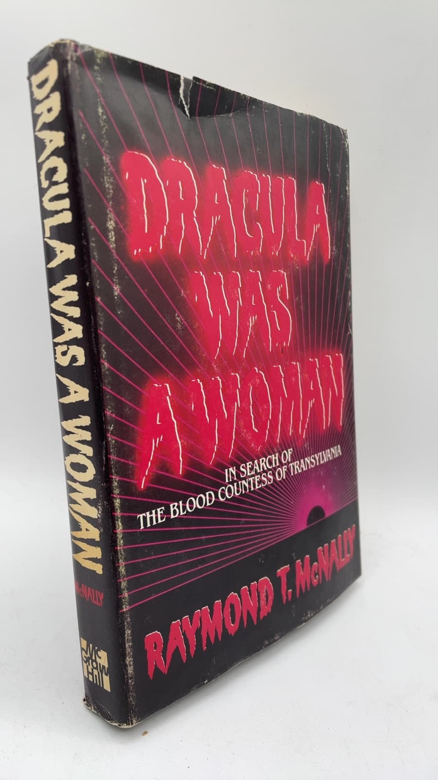 Dracula Was a Woman by Raymond T. McNally - front cover