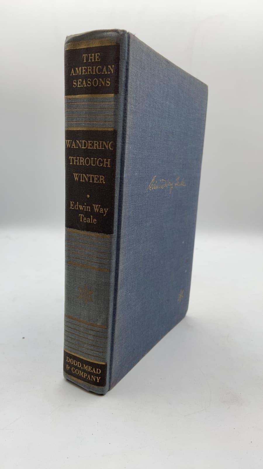 Wandering Through Winter by Edwin Way Teale - front cover