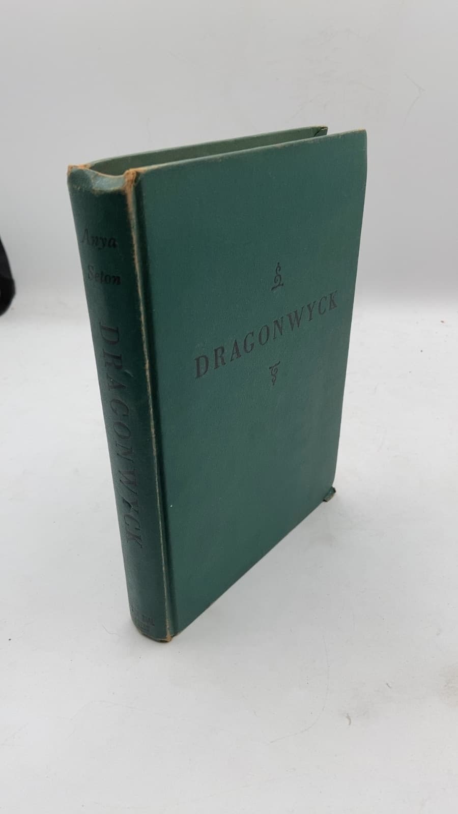 Dragonwyck by Anya Seton - front cover