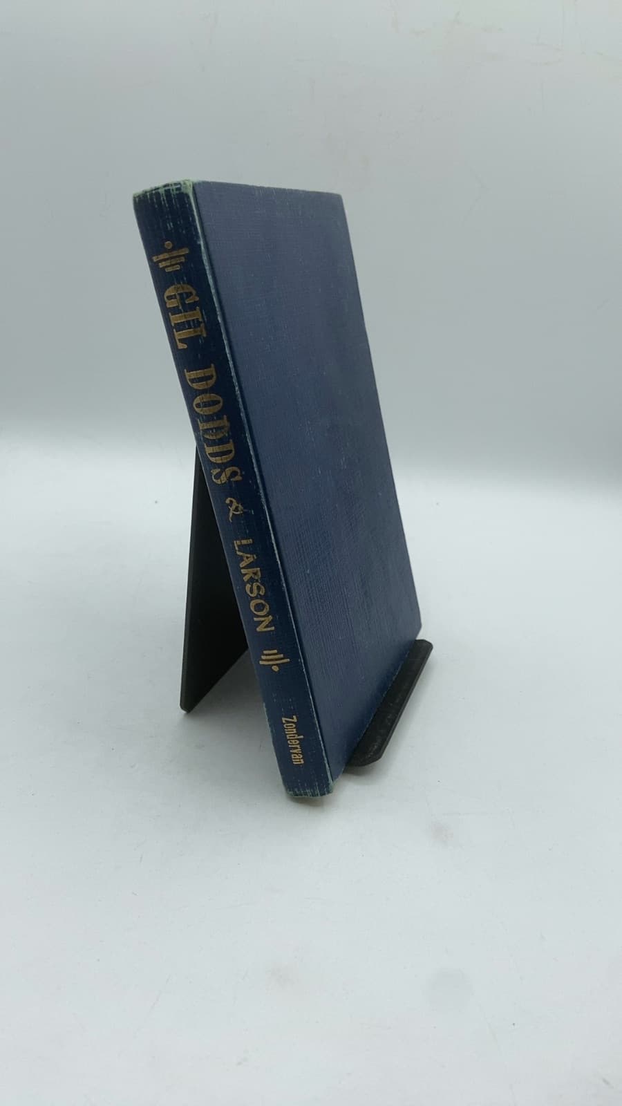 Gil Dodds: The Flying Parson by Mel Larson - front cover