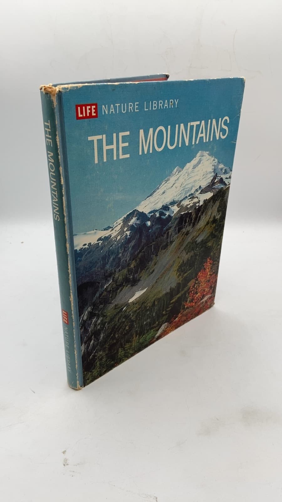THE Mountains by Lorus J. Milne and Margery Milne and The Editors of LIFE - front cover