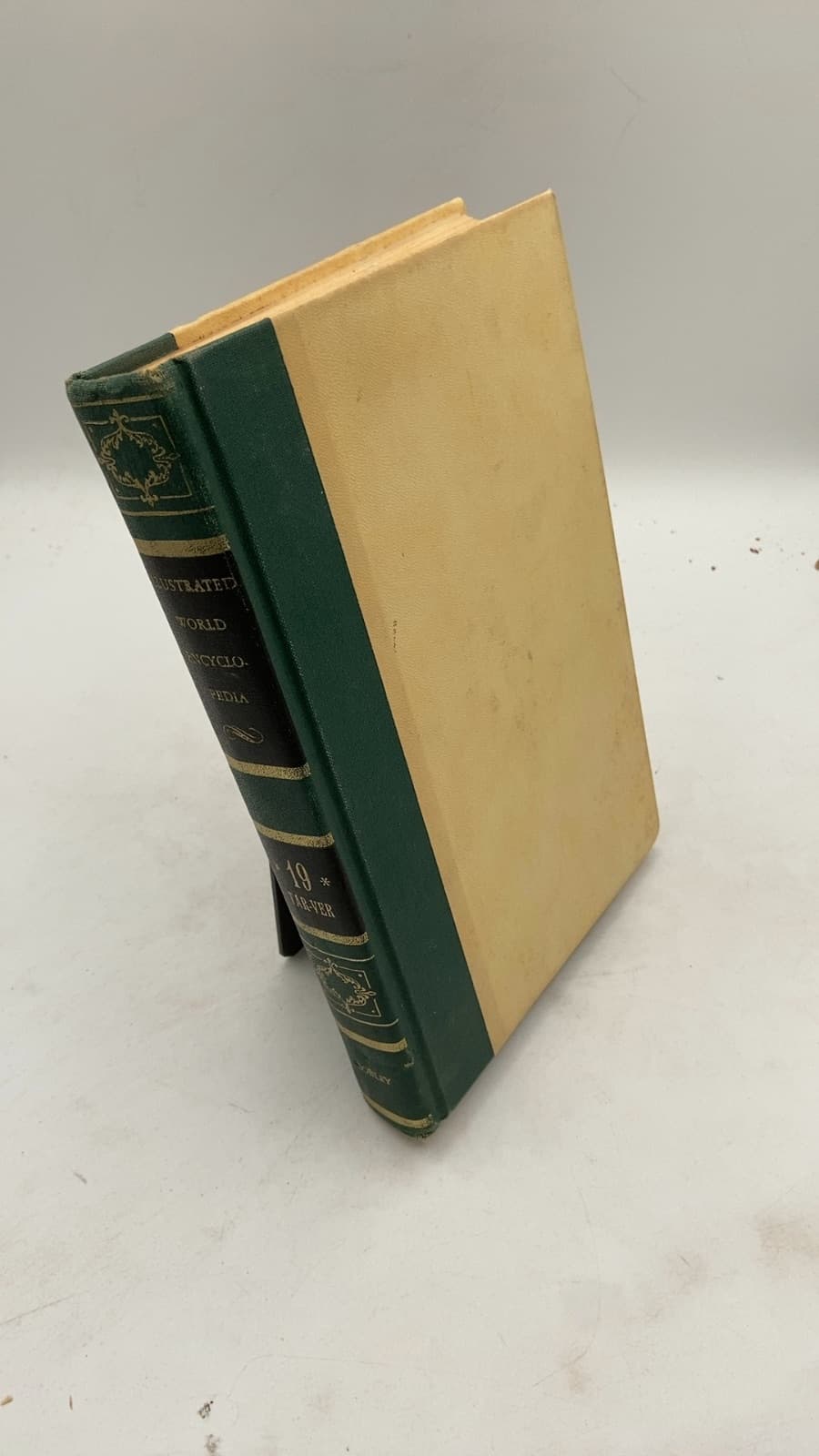 Illustrated World Encyclopedia - front cover