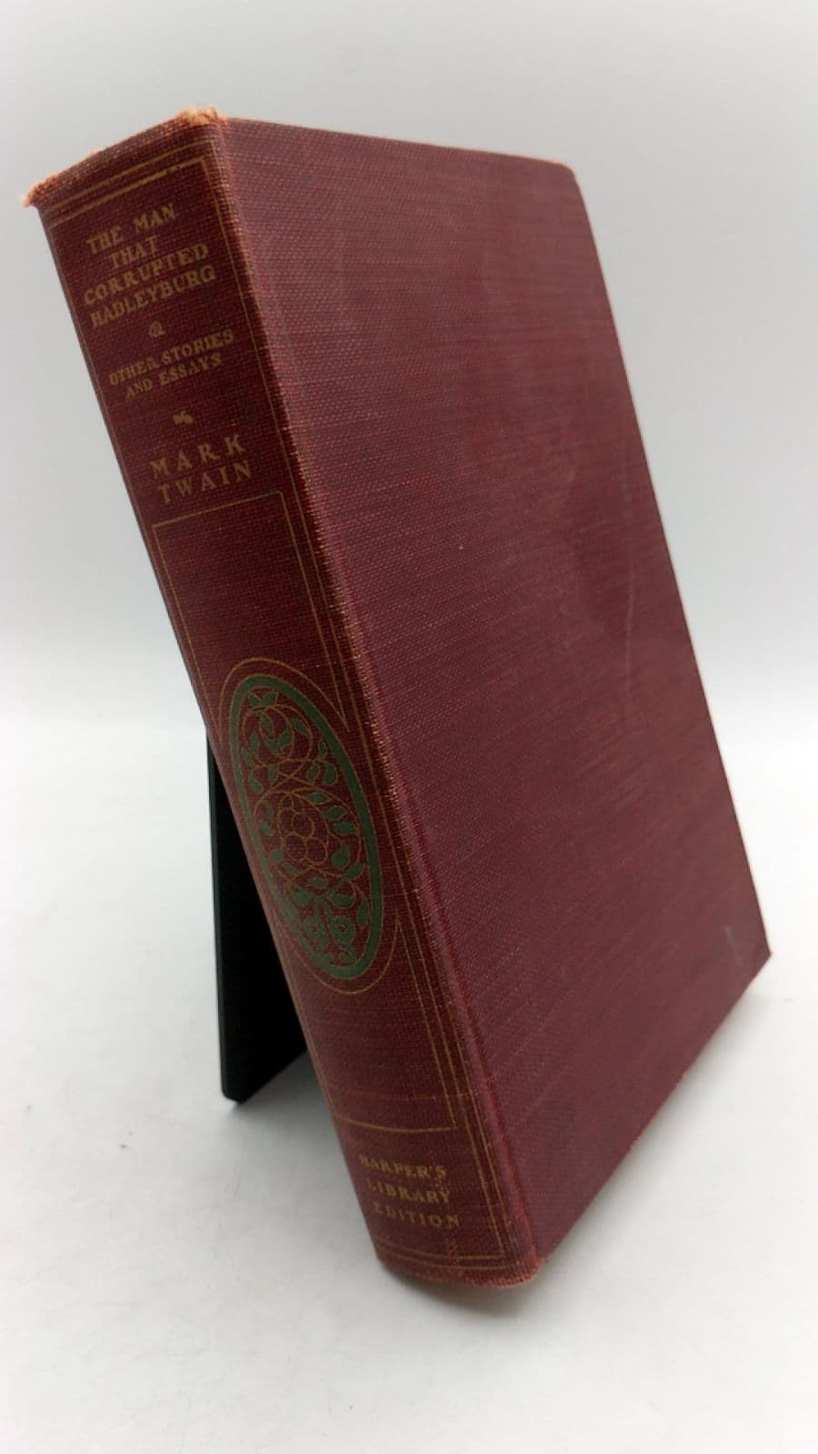 The Man That Corrupted Hadleyburg and Other Stories and Essays by Mark Twain - front cover
