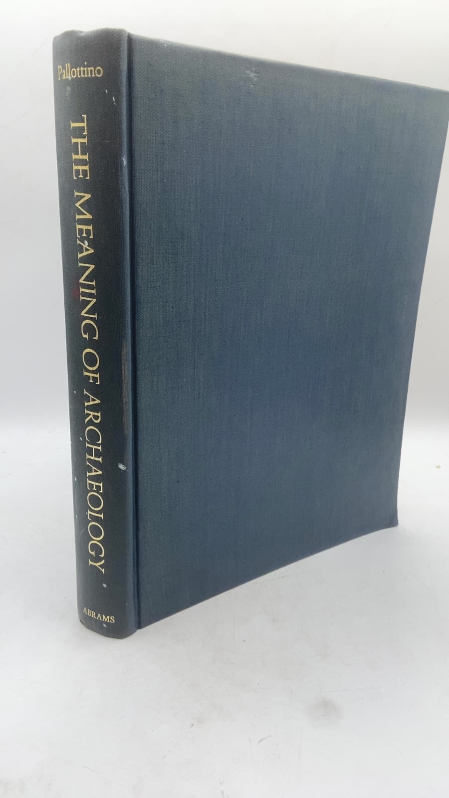 THE Meaning OF Archaeology by Massimo Pallottino - front cover