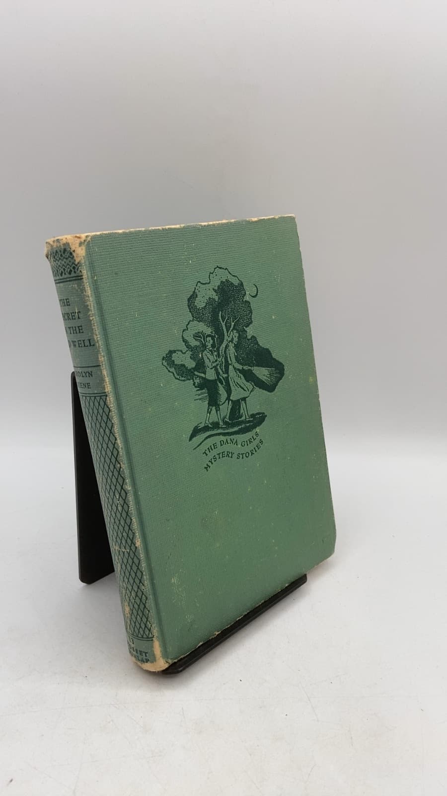 The Secret in the Old Well by Carolyn Keene - front cover