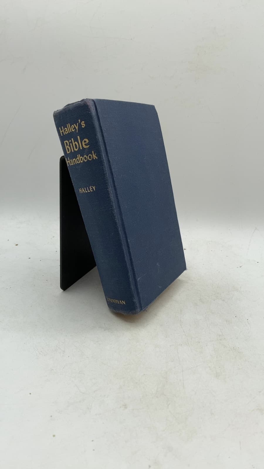 Halley's Bible Handbook by Henry H. Halley - front cover