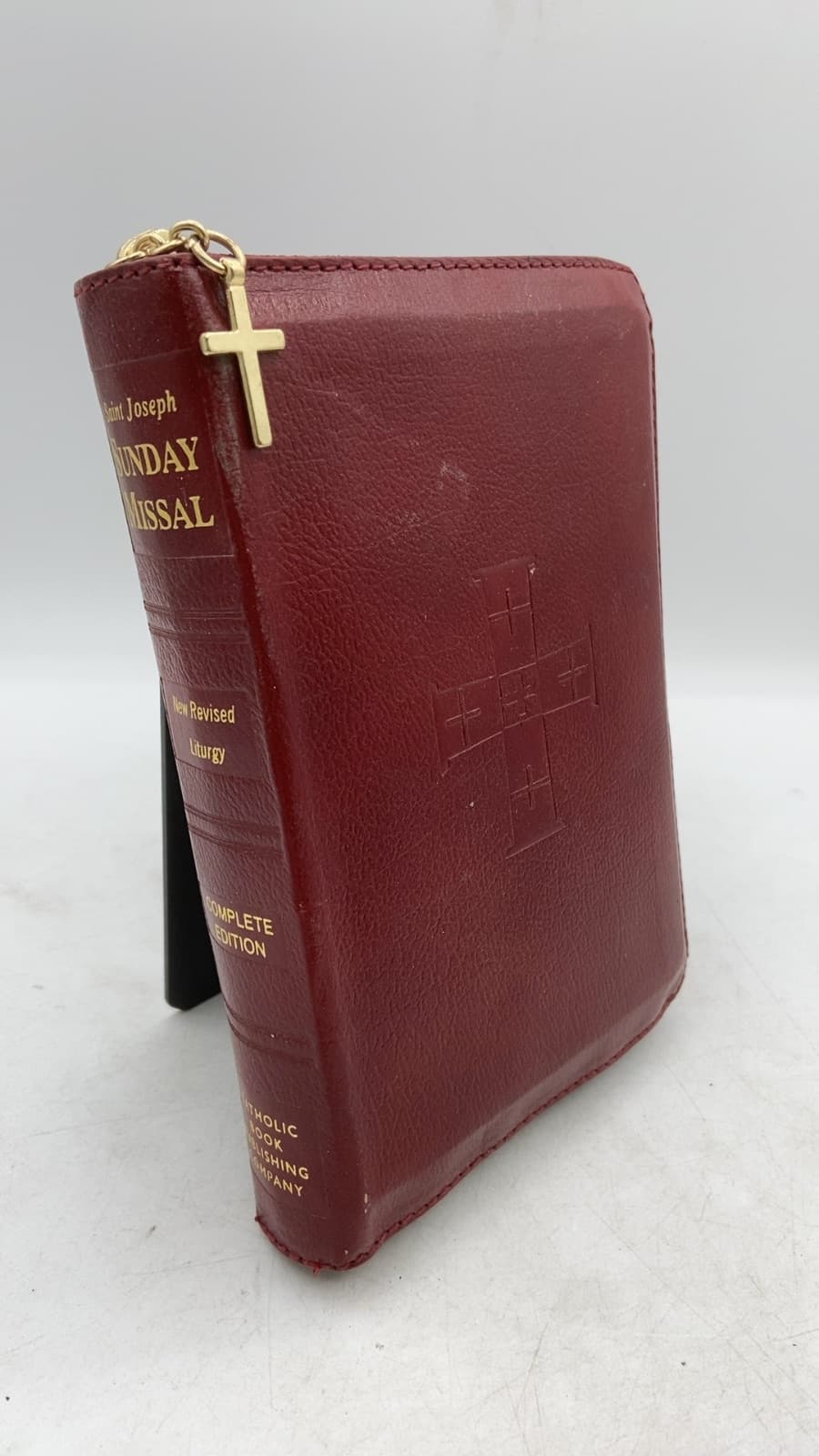 New St. Joseph Sunday Missal by Rev. John C. Kersten, S.V.D. - front cover