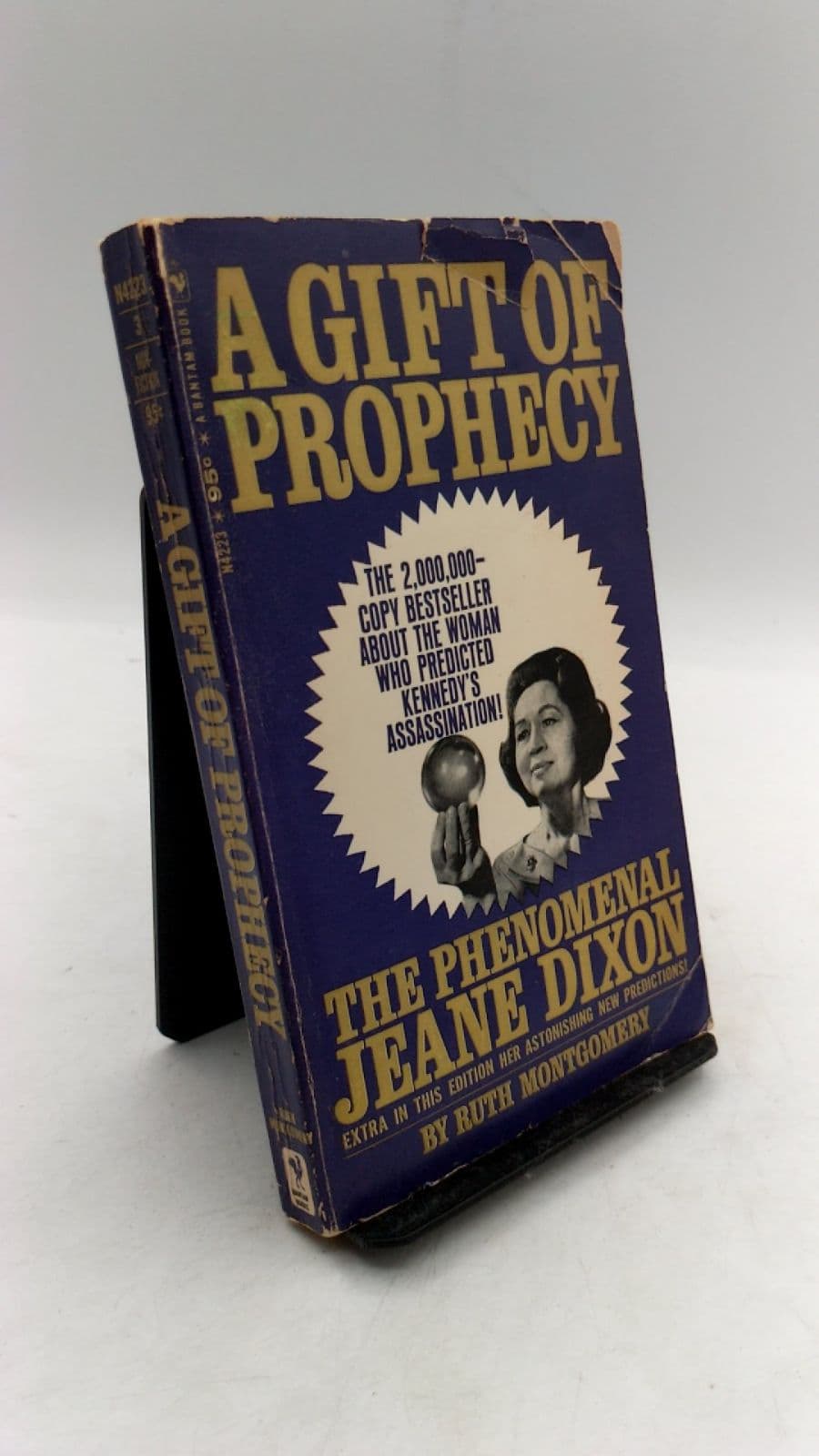 A Gift of Prophecy: The Phenomenal Jeane Dixon by Ruth Montgomery - front cover
