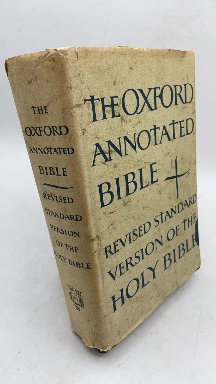 The Oxford Annotated Bible: The Holy Bible, Revised Standard Version by Herbert G. May and Bruce M. Metzger (Editors) - front cover