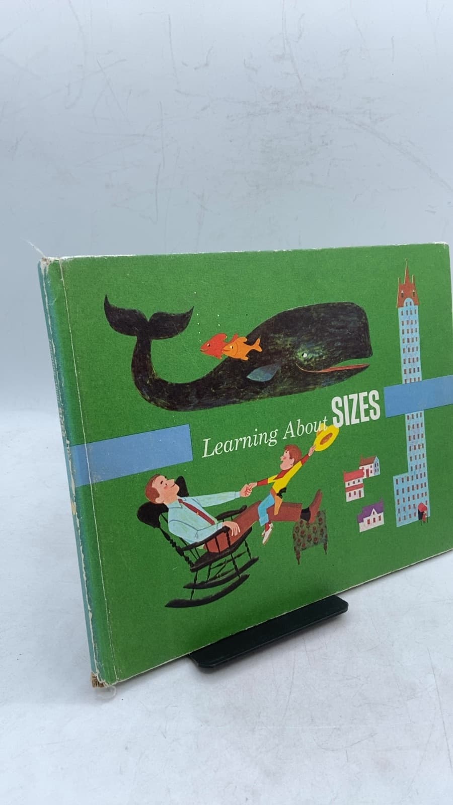 Learning About Sizes by Tina Thoburn - front cover
