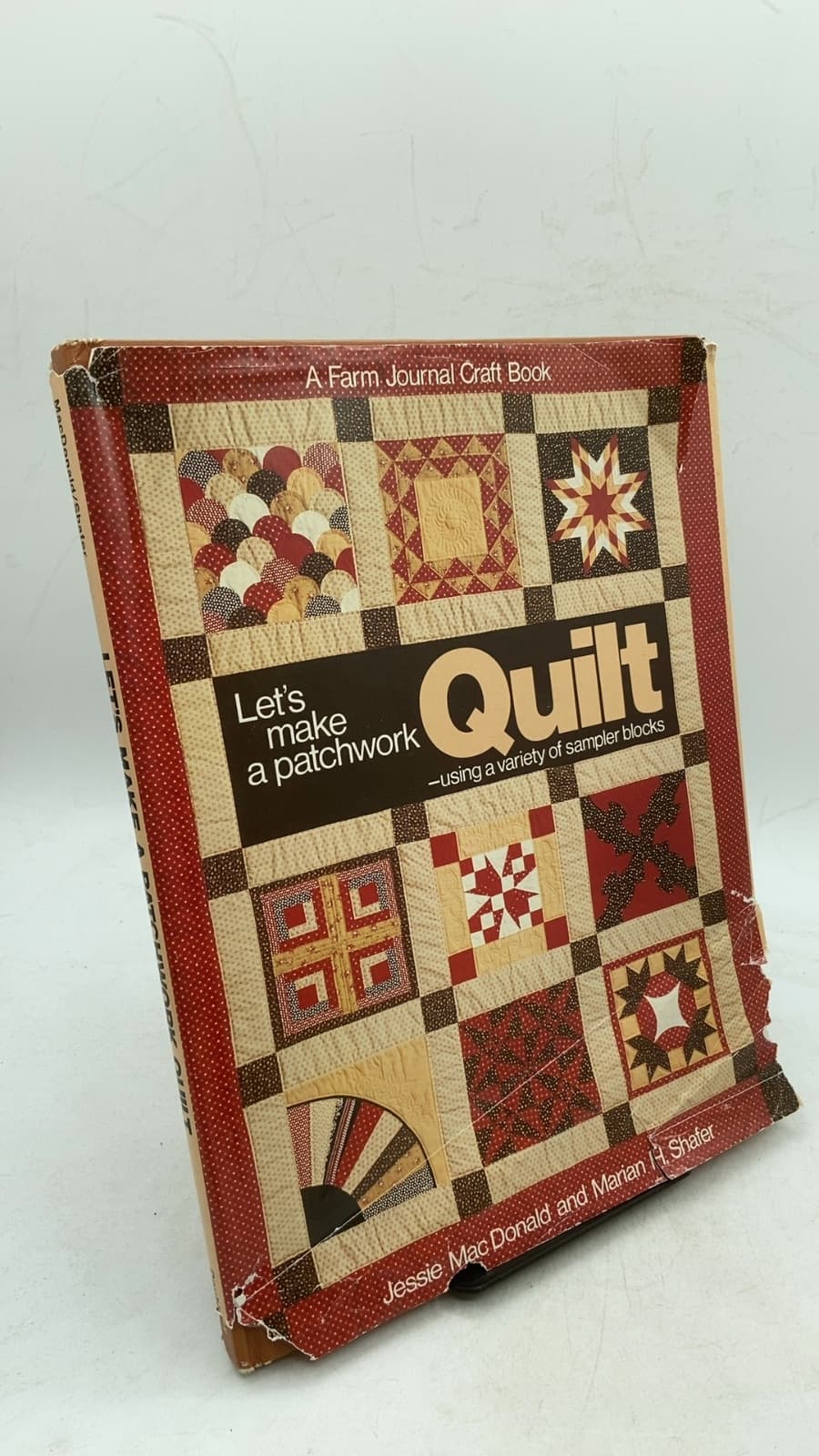 Let's make a patchwork quilt -using a variety of sampler blocks by Jessie MacDonald and Marian H. Shafer - front cover