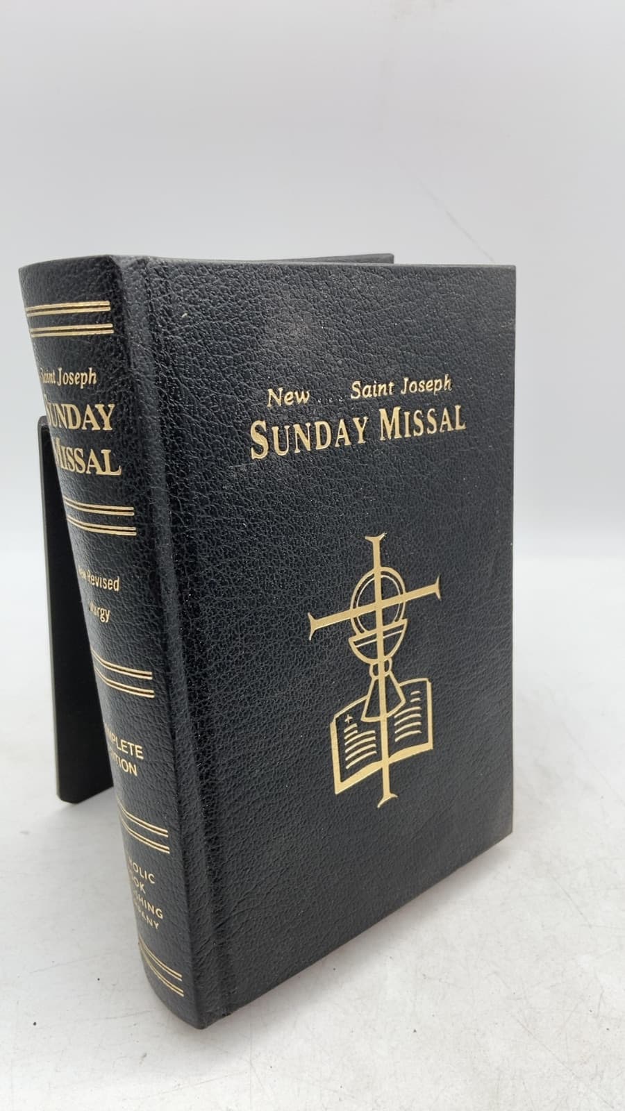 New Saint Joseph Sunday Missal by Rev. John C. Kersten, S.V.D. - front cover