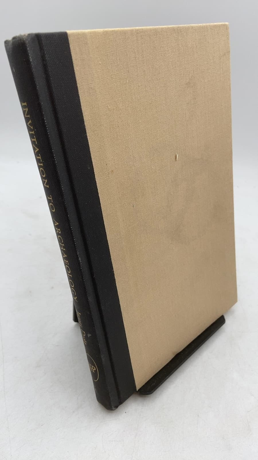 Invitation TO Archaeology by James Deetz - front cover