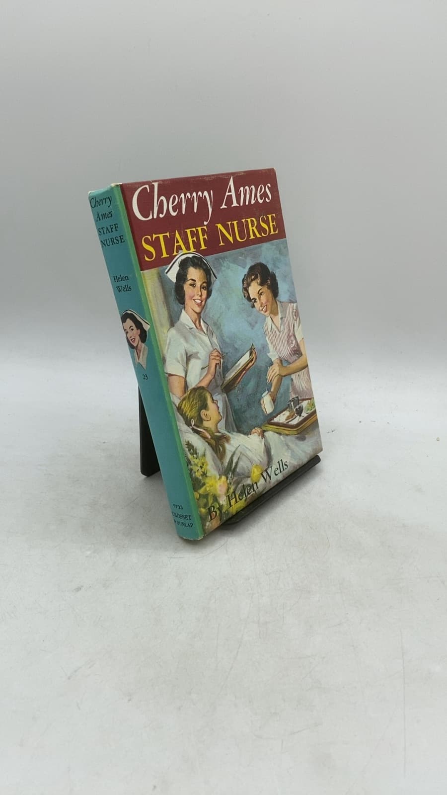Cherry Ames Staff Nurse by Helen Wells - front cover
