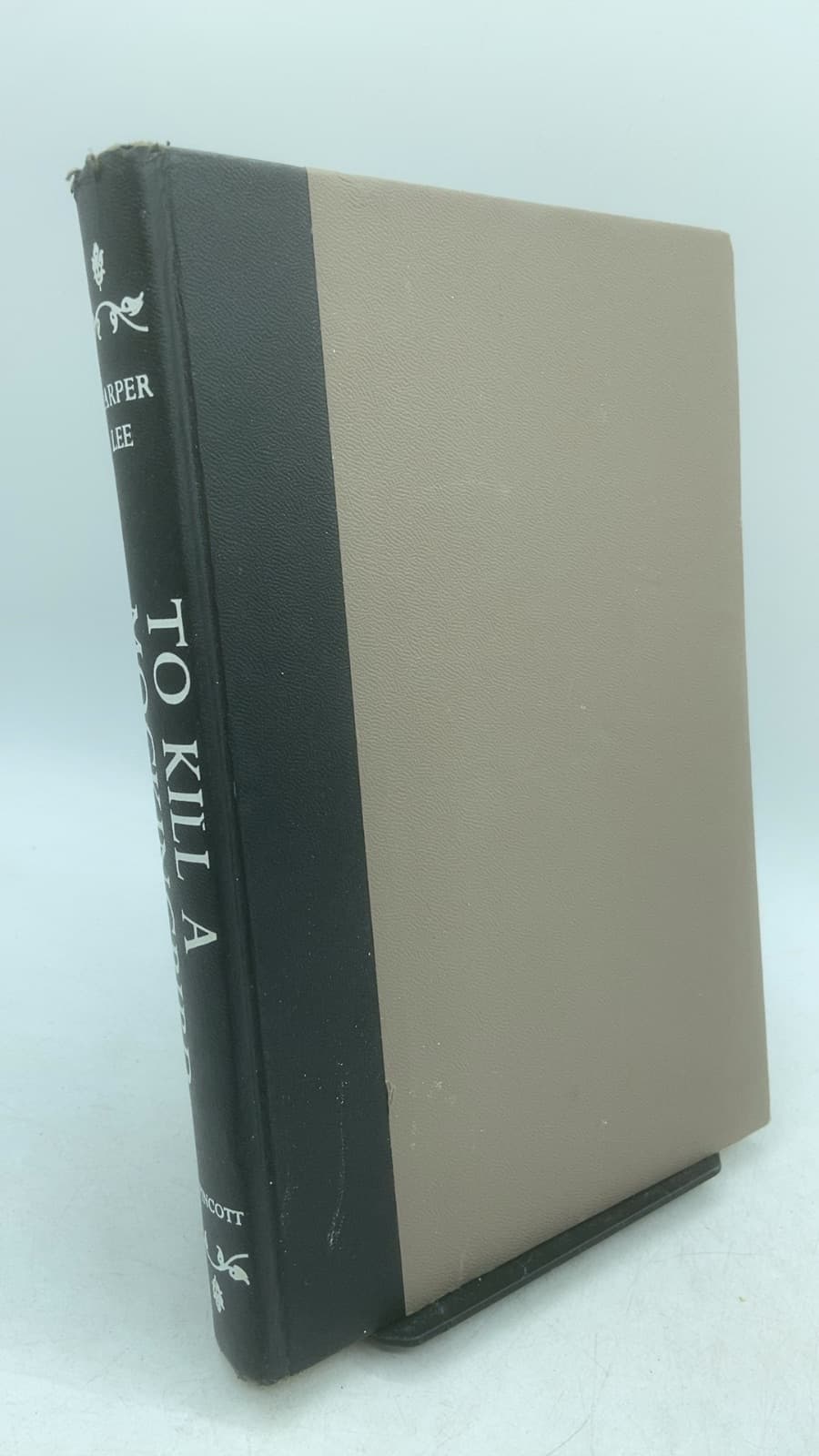 TO Kill A Mockingbird by Harper LEE - front cover