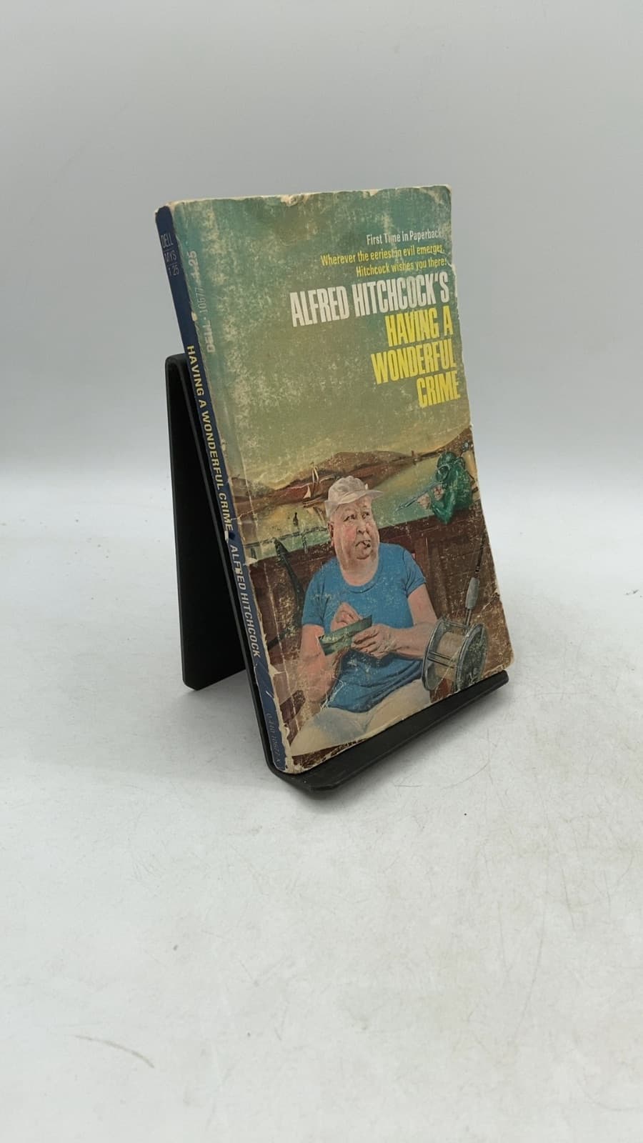 Having A Wonderful Crime by Alfred Hitchcock - front cover