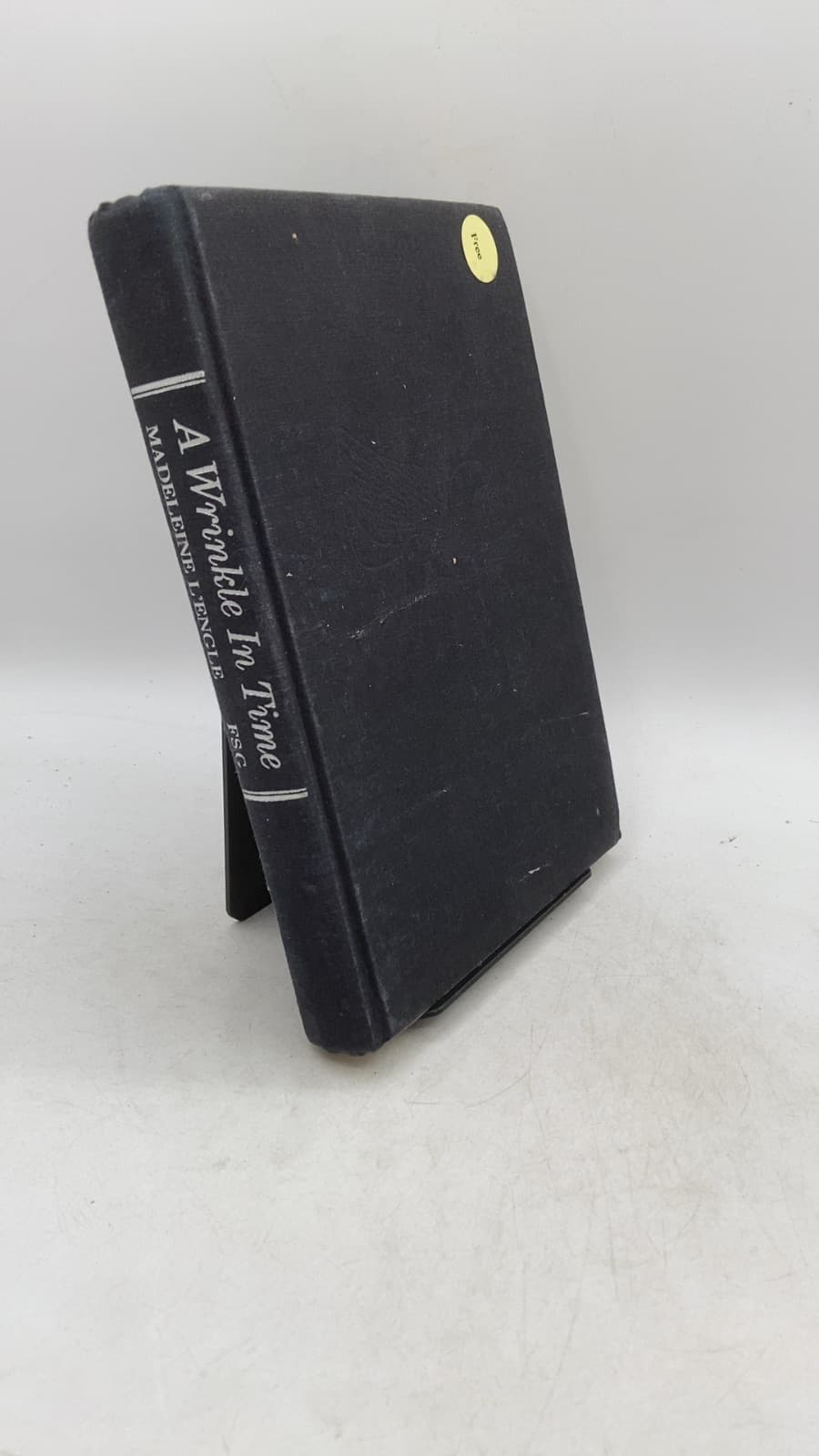 A Wrinkle in Time by Madeleine L'Engle - front cover