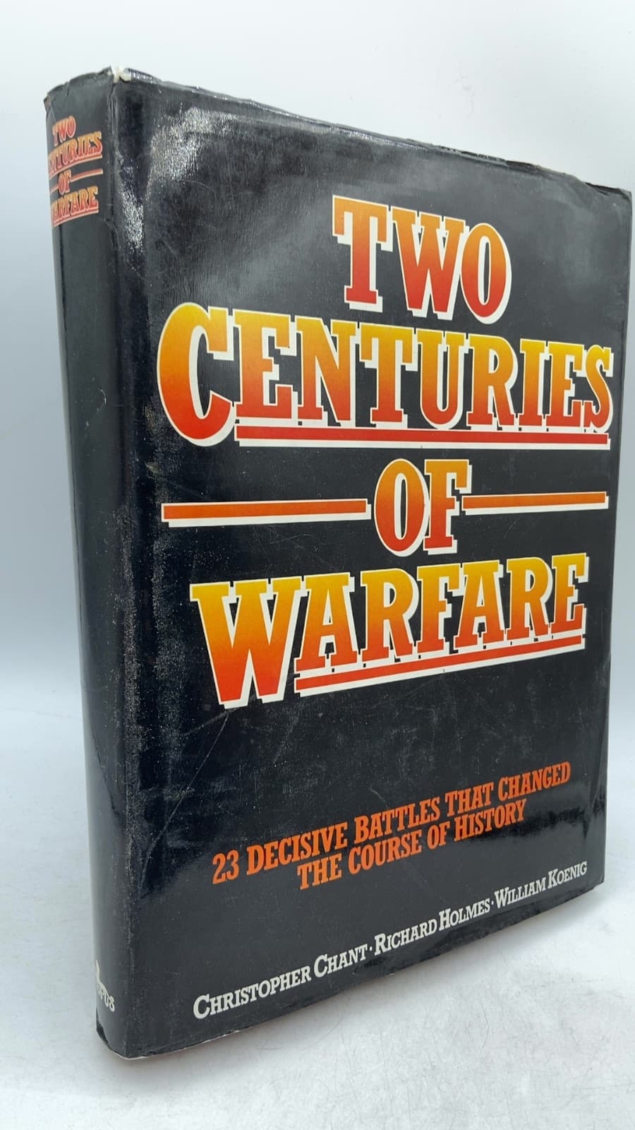Two Centuries of Warfare by Christopher Chant, Richard Holmes, William Koenig - front cover