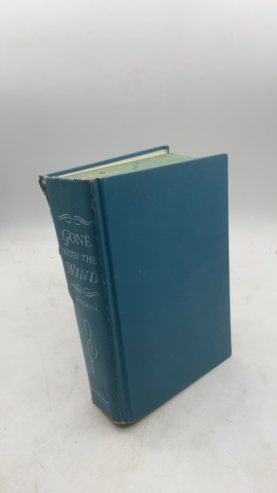 Gone With THE Wind by Margaret Mitchell - front cover